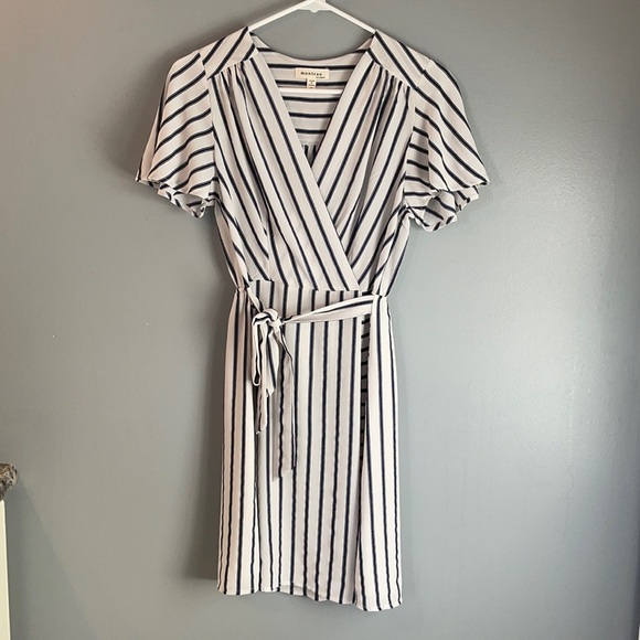 Striped dress with front tie belt detail - Picture 1 of 2
